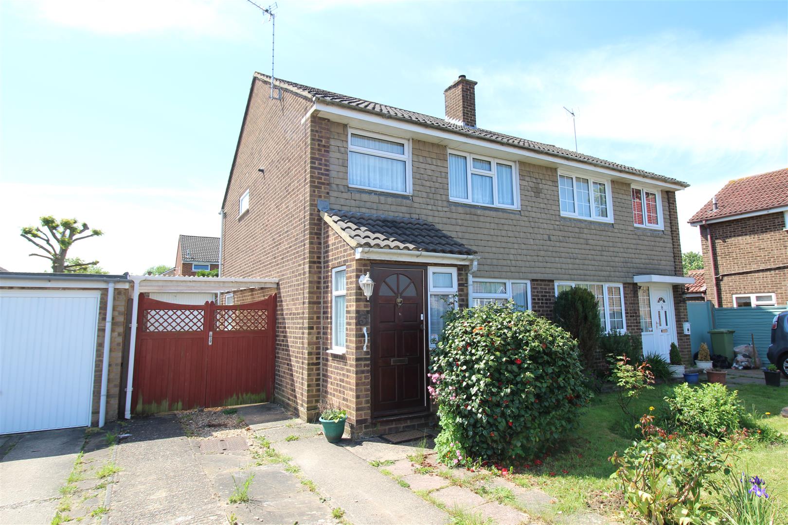 NO ONWARD CHAIN! <br/><br/>This three bedroom, semi-detached home is the ideal family home that is in need of updating. The property is in the desirable location of Bletchley with only a 15 minute walk from Bletchley train station & only a 10 minute walk